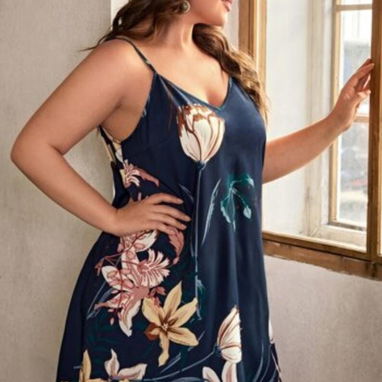 Hermoso vestido blanco; estampado; de flores; y de rayas - Img 126043124