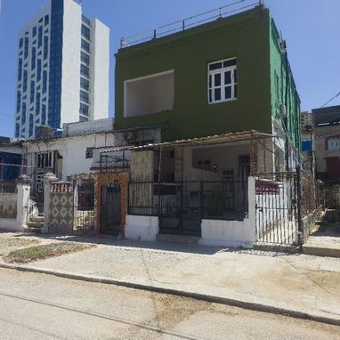Cod.Z 🌟 ¡ALQUILER EN EL VEDADO! 🌟 2 Habitaciones 🛏️ / 2 Baños 🚿 / 2 Terrazas 🪴 - 500 USD al mes  💵 - Img 122565181