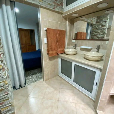 🏠 Alquiler de Casa En Guanabo.💡 Tiene Paneles Solares. 👥Capacidad para 12 personas.📱 Reserva: +5355149761 - 6/10