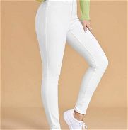 Jeans de mujer blancos y negros , Monos deportivos de tela comoda , Jeans mujer y de hombre negros , blancos , skinny - Img 42708024