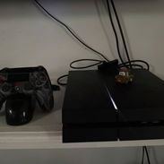 Vendo Mi Belleza De Play 4 Pirateado 2 mandos  Impecable En 220 USD Con La Base (los elige usted) Con 25 Juegos Soy De L - Img 57511974