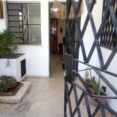 Vendo casa pta calle 2/4 portal plibre SSuarez 19000 por la Gran vía - Img 123825967