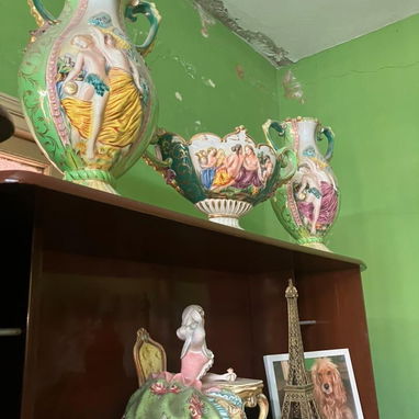 VENDO JUEGO DE JARRONES VERDES (3) DE PORCELANA ITALIANA ANTIGUA. COMUNICARSE AL 54312796 - Img 115099669