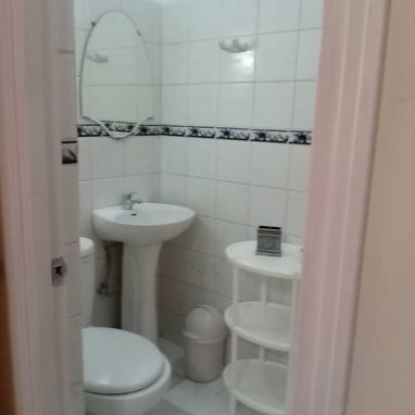 ■RENTA POR MESES■ APTO.INDEPENDIENTE 2 HABITACIONES, 2 BAÑOS, BALCÓN. CERCA DEL HOSPITAL AMEIJEIRAS Y UNIVER.DE LA HAB. - Img 125019662
