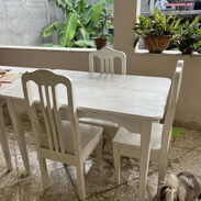 Juego de mesa de madera con sus 4 sillas blanco!!!! - Img 45569112