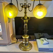 Bellísima lámpara de mesa, bronce - Img 45556805