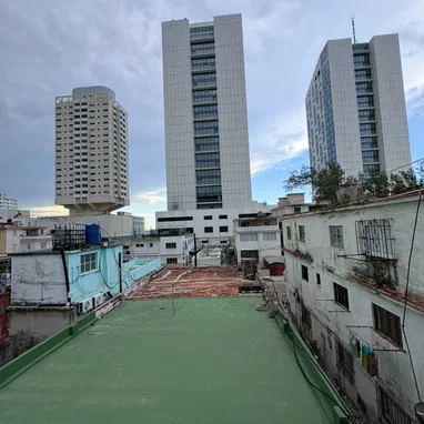 Venta de Casa En El VEDADO, en Calle 3ra, Por el Hotel GRAN ASTON - 8/8