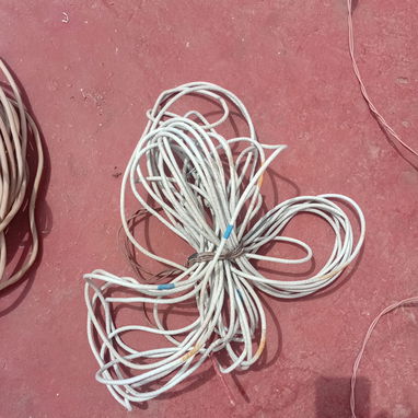 Tengo cables eléctricos. - 2/4