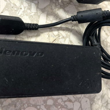 Cargador Lenovo original punta cuadrada - 2/3