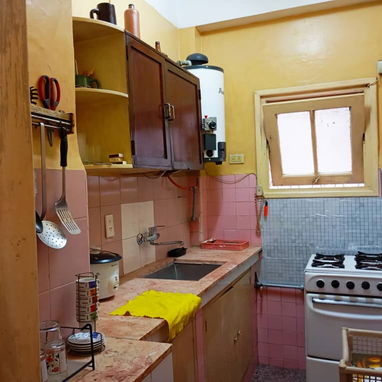 Se vende apto de dos cuartos, primer piso muy próximo a 23 y 12. - 6/7