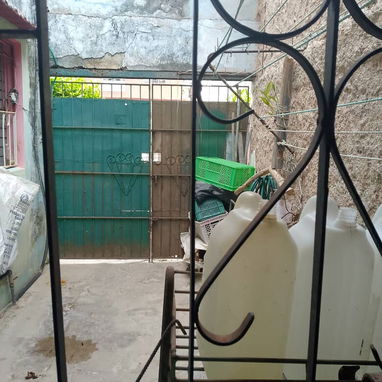 *$22.000usd ó EUROS. Posible ajuste  con dinero en mano. En venta casa  puerta de calle en  Santiago de Las Vegas. Boyer - 4/10