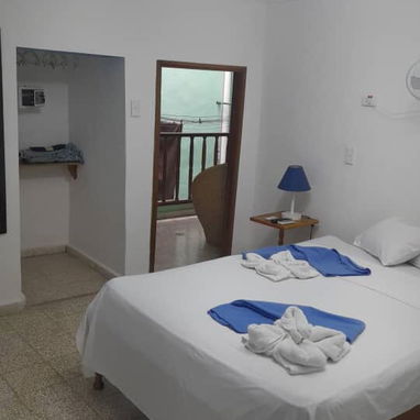 📍 Cod. Z - Hostal en La Habana Vieja | Electricidad Constante y Confort 🏠 - Img 110878557