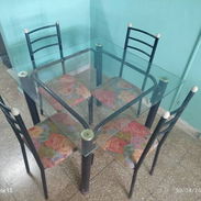 Juego de comedor con cristal y 4 sillas. - Img 55222866