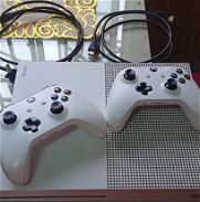 Vendo Xbox one S con dos mandos - Img 46082860