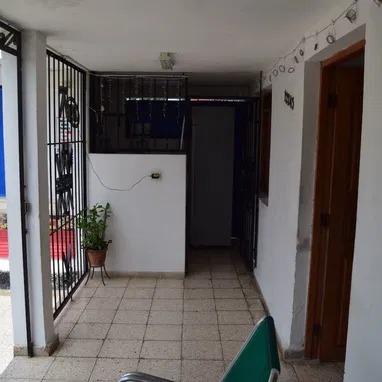 Casa de 4 cuartos, terraza, piscina, solo llegar y vivir - Img 123295626