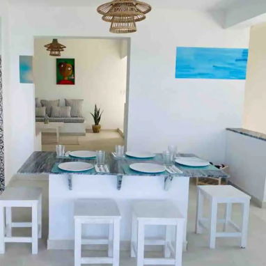 Renta en Santa Fé con paneles solares, 4 habitaciones, piscina y salida al mar - Img 118530437