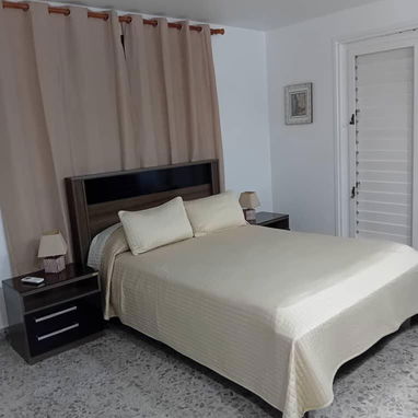 💦Cod.Z CASA CON PISCINA EN NUEVO VEDADO. 2 HABITACIONES. $150 USD POR DÍA. - Img 105743523