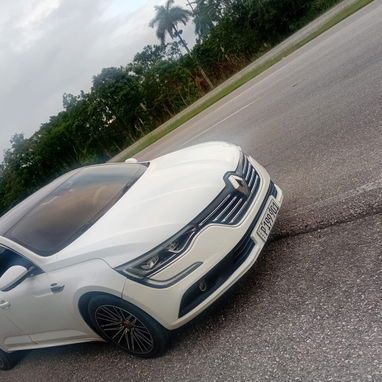 Vendo o negocio Renault talismán, 2017 muy bueno el carro - Img 109968804
