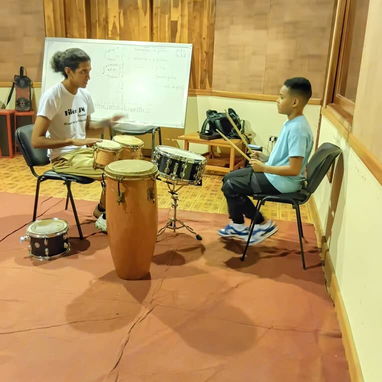 Clases privadas de piano, canto, guitarra y percusión - 3/3