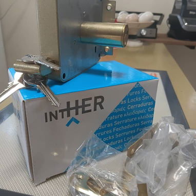 Yale para puertas exteriores de Hierro y Madera - 2/2