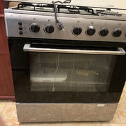Vendo Cocina de Gas 6 hornillas buen estado - Img 56983473