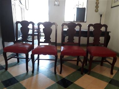 Mesa comedor caoba y cuatro sillas. 300 MLC - Img main-image-45844690