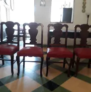 Mesa comedor caoba y cuatro sillas. 300 MLC - Img 45844690
