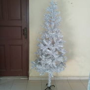 Arbol de navidad blanco Medida 1.80cm Precio 70usd - Img 58335792
