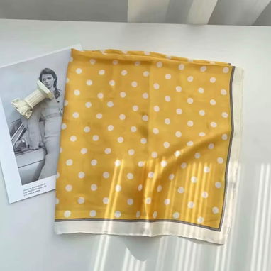 Pañuelos de satin en 8 usd - 8/10