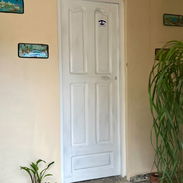Se renta apto puerta calle en bajos - Img 57311236