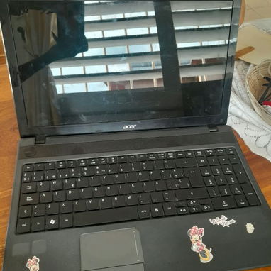 LAPTOP SIN BATERIA - 2/4