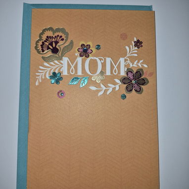 Este Día de las Madres, regala una pieza de diseño que esté a la altura de su entrega. Postales Hallmark 💌💖 - Img 120745307