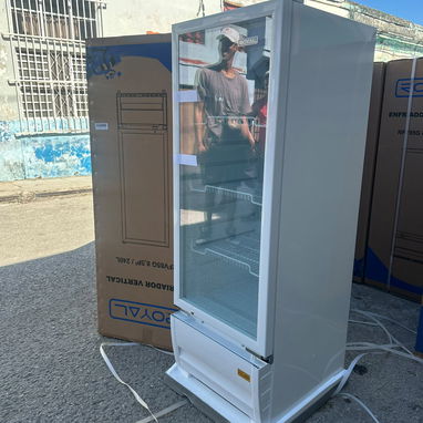 Exibidora vertical Royal de 8.5 pie - Img 123607720