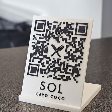 Se realizan articulos para publicidad personalizados / Llaveros, porta celulares, QR, NFC, logos corporeos - Img 119028746