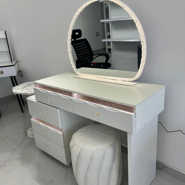 Vanity con luz Led en las gavetas y en espejo - Img 124092692