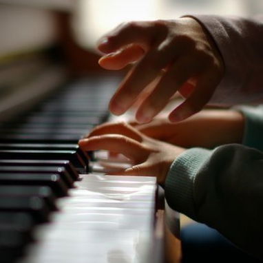IMPARTO CLASES DE PIANO... ...LLAMAR O ESCRIBIR AL 53574044 - Img 98986121