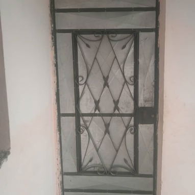 Realizamos para su seguridad puertas,portones, ventanas,techos de angulares garantizamos la calidad de nuestro servicio - Img 123151320