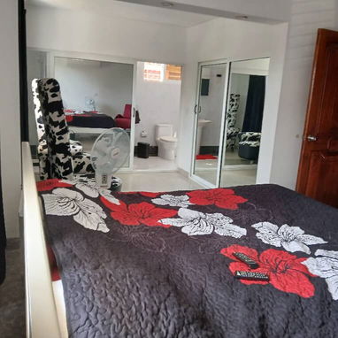 Casa en Nuevo Vedado – 3 cuartos, 2 plantas, 400 m², remodelada – $270,000 - 6/10