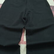 Vendo pantalón para señora, de color negro, de uso, talla 16 - Img 45408195