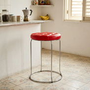 *Banqueta acolchada roja con patas de metal* - Img 58196669