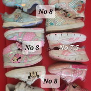 Tenis y otros calzados para niñas 2- 3 años - Img 55378239