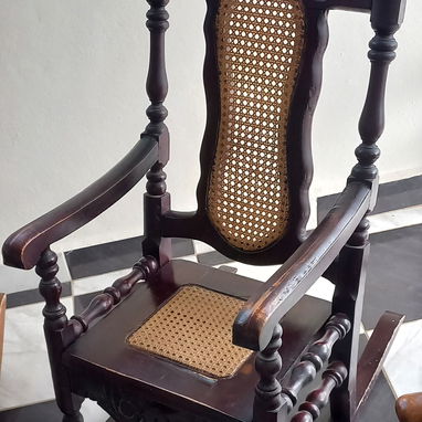 Sillón de madera para niños, con  fondo y espaldar de pajilla. En perfecto estado. - 3/3