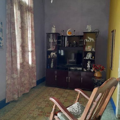 Se vende Casa 25000, en 10 de octubre en la calzada de Luyano entre concha y Teresa blanco altos - Img 125097986