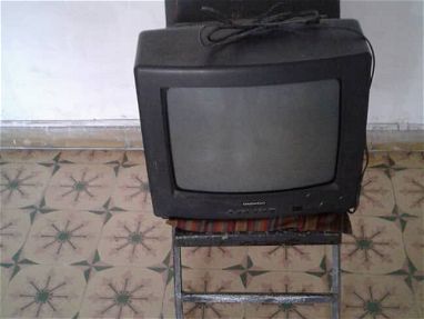 Televisor con flayback roto para piezas - Img main-image-45716272