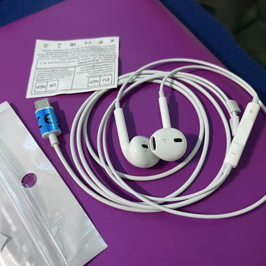Audífonos Manos Libres Tipo C Nuevos en Caja! Para celulares gama alta. Son De muy buena calidad!! - Img 122549442