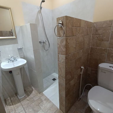 Renta apartamento independiente con entrada para carros de 2 cuartos con 2 baños privados - Img 121027193