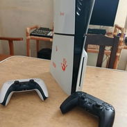 PlayStation®5 (Slim Disc 1TB) DE USO PLEY 5 CON 2 MANDOS - Img 57674014