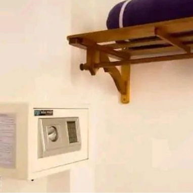 Apartamento independiente con balcón al lado de la tienda de Carlos III - Img 125525363