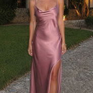 Vestido elegante y minimalista, ideal para eventos, fiestas o salidas - Img 56981453