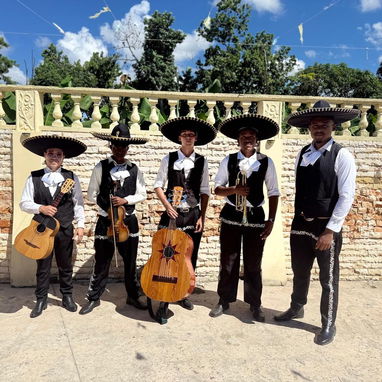 🎺 ¡SORPRENDE A ESA PERSONA ESPECIAL CON "EL MARIACHI REGUETONERO" DE LA HABANA!   🎁 Servicios: • Música mexicana, bala - 2/3